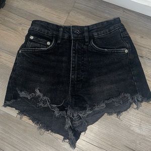 black zara jean shorts